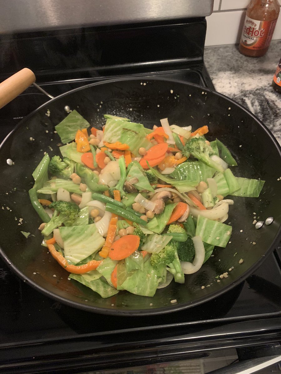 dawgsandelfs's tweet photo. Veggie and chickpea stir fry to go over brown rice! #ForkOverKnives https://t.co/KoU504YQj6
