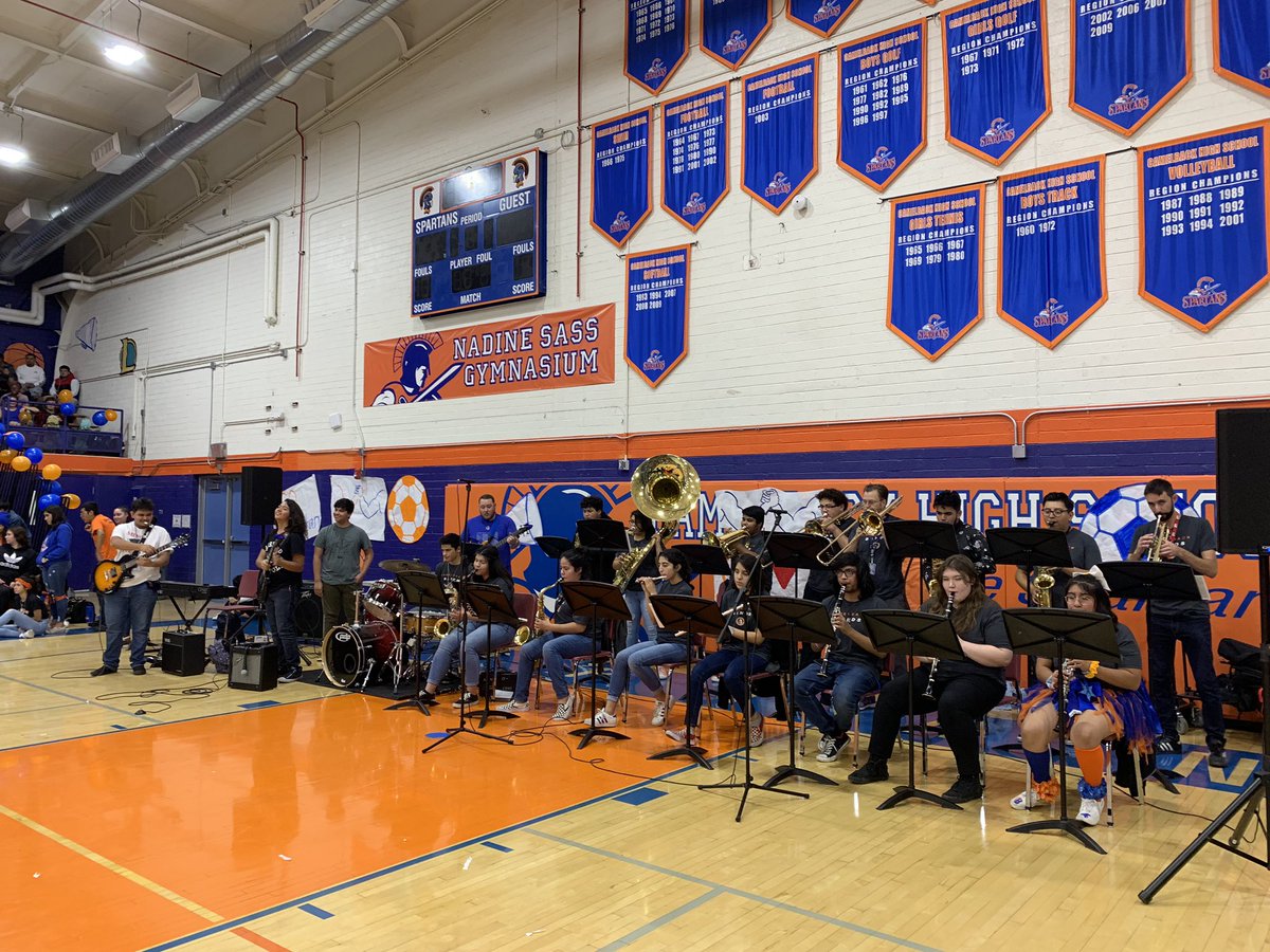 Winter Sports are underway <a href="/CamelbackHigh/">Camelback High School Spartans</a> ! Many thanks to <a href="/camelbackstugo/">Camelback HS StuGo</a> for helping us celebrate our outstanding Spartan athletes today! #ThisIsWhoWeAre #WeAreTheSHIELD