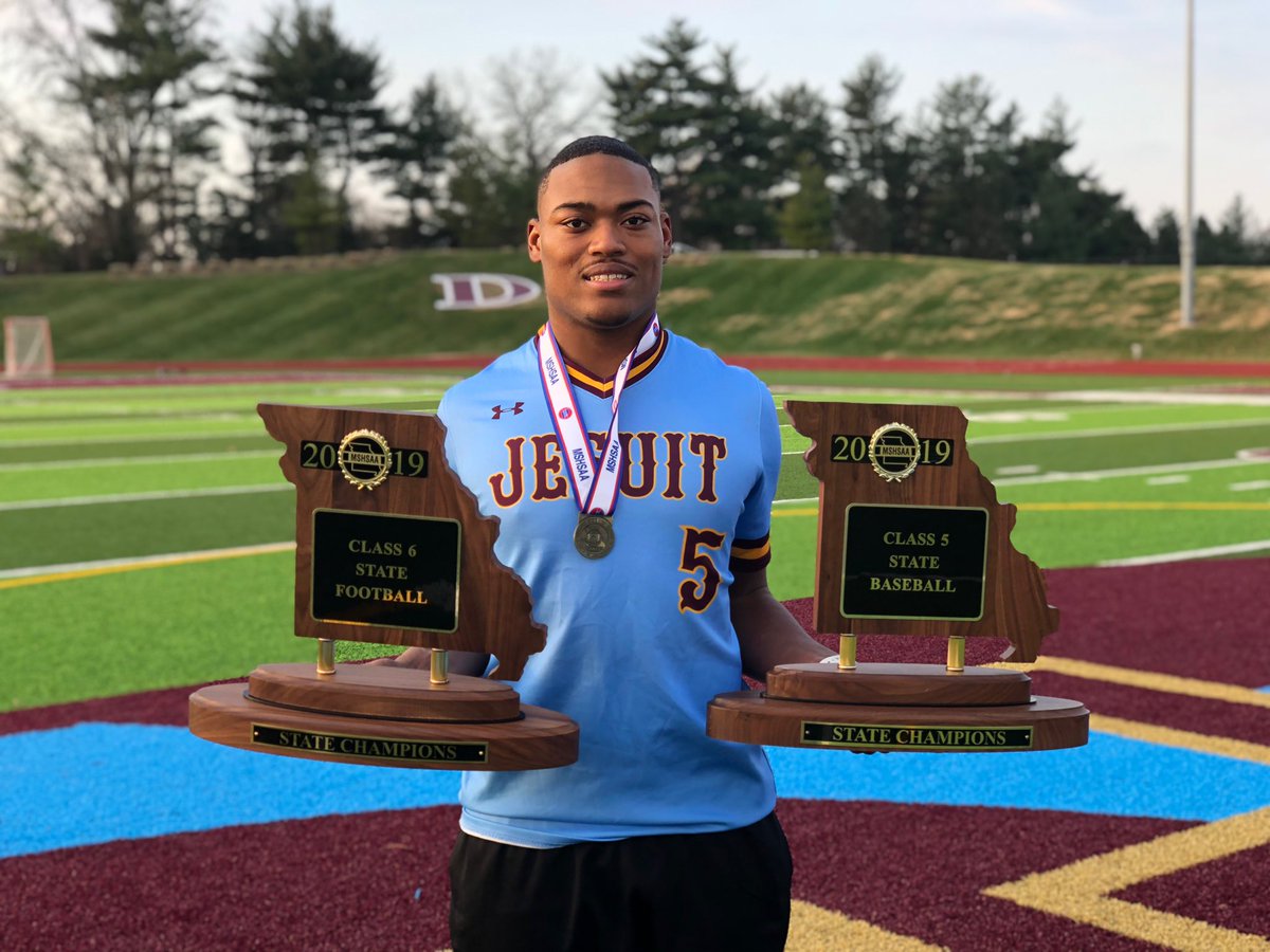 DeSmetJesuitHS's tweet image. Special shout-out to Anthoine Shell ‘20 on an amazing run over the past 6 months as 1st baseman on @DeSmet_Baseball #StateChampionship team and as Center on @DeSmetJesuitFB #StateChampionship team while being a great leader &amp;amp; #Man4Others in the #DSJFamily #AMDG #DSJontheRise