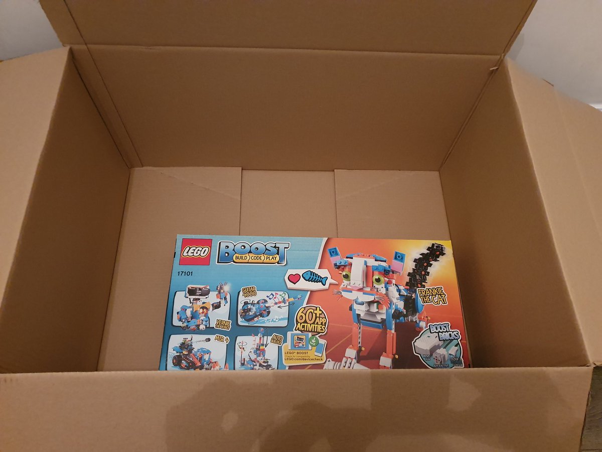 Trejster's tweet photo. What's with the massive box @AmazonUK wtf?!! https://t.co/gKoQzmfYn1