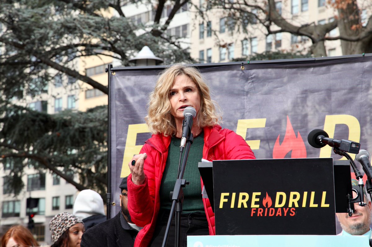 FireDrillFriday's tweet photo. Today we are joined by thousands to take action for migrants and human rights. Thank you @TaySchilling and @kyrasedgwick for putting your bodies on the line with #FireDrillFriday https://t.co/B1WXIjy6fq