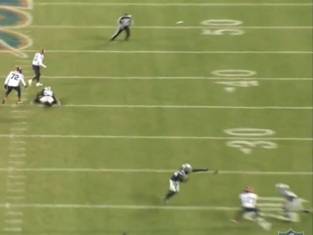 If Wilson, Rodgers or Mahomes completed this it would get so many replays but media heads are talking about almost interceptions lol