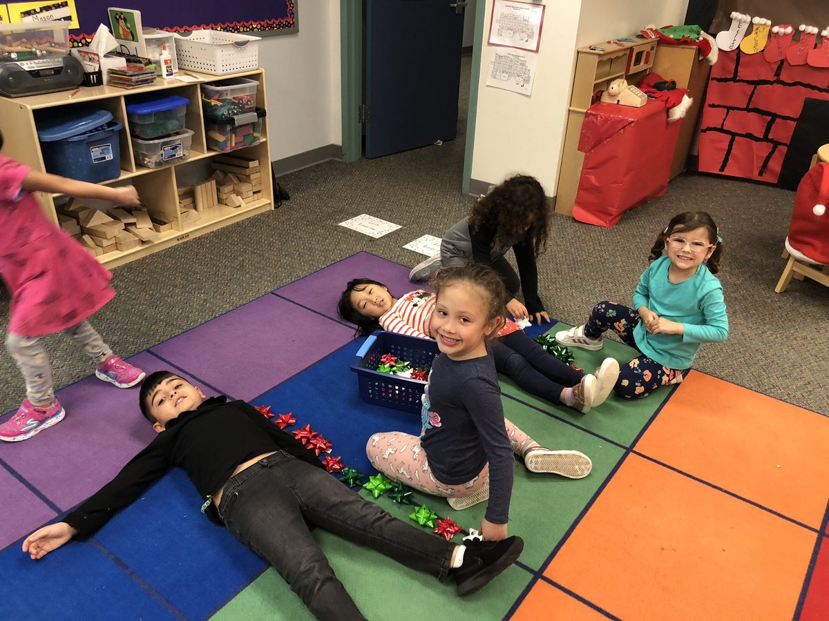 pre_jhe's tweet photo. We practiced nonstandard measurement using bows! #hayeshawks #kisdprek https://t.co/rCYYoe93sj