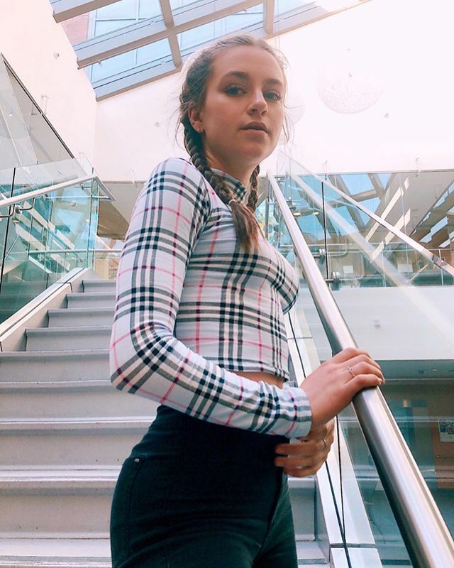 my pov when talking to an average sized person