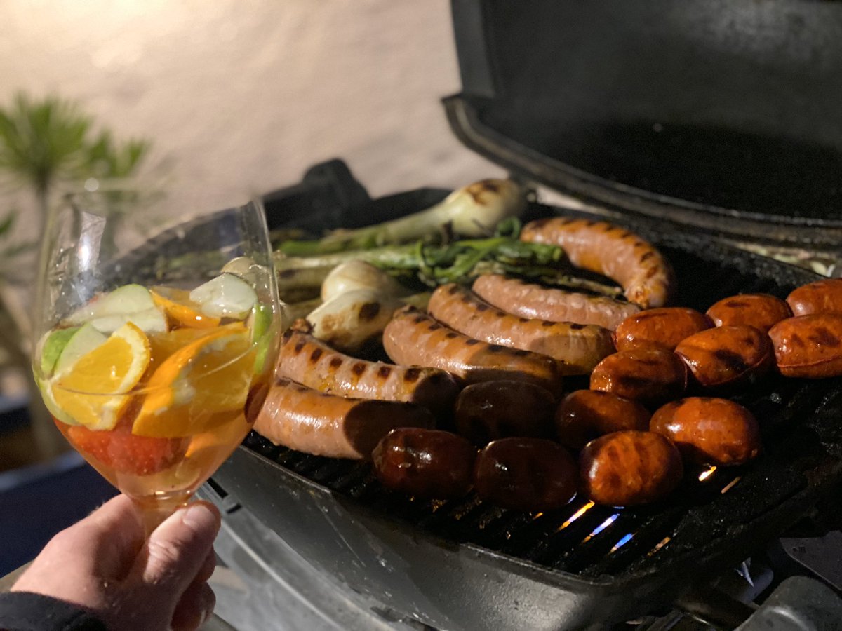 Ten_Bagger på Twitter: "Matig sangria blanco och sprängfylld grill en timme  efter att solen sänk sig i havet... Ha en riktigt trevlig helg nu vänner!…  https://t.co/KkJQ5U5m0x"