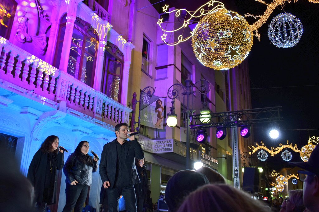 CulturaLorca's tweet photo. 🎄🎊 El espectacular encendido de luces da la bienvenida a la navidad en nuestra ciudad 🎊🎄

#NavidadLorca https://t.co/NtQxdjDGVW