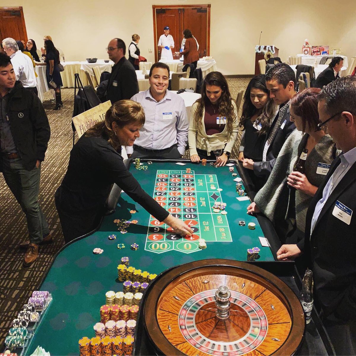 SoCal_ITE's tweet photo. A quick recap of our joint Holiday Mixer with OCTEC and RSBITE. Best wishes to everyone this Holiday Seasonππ#ite #itesocal #octec #rsbite https://t.co/BZ36lRpdQR