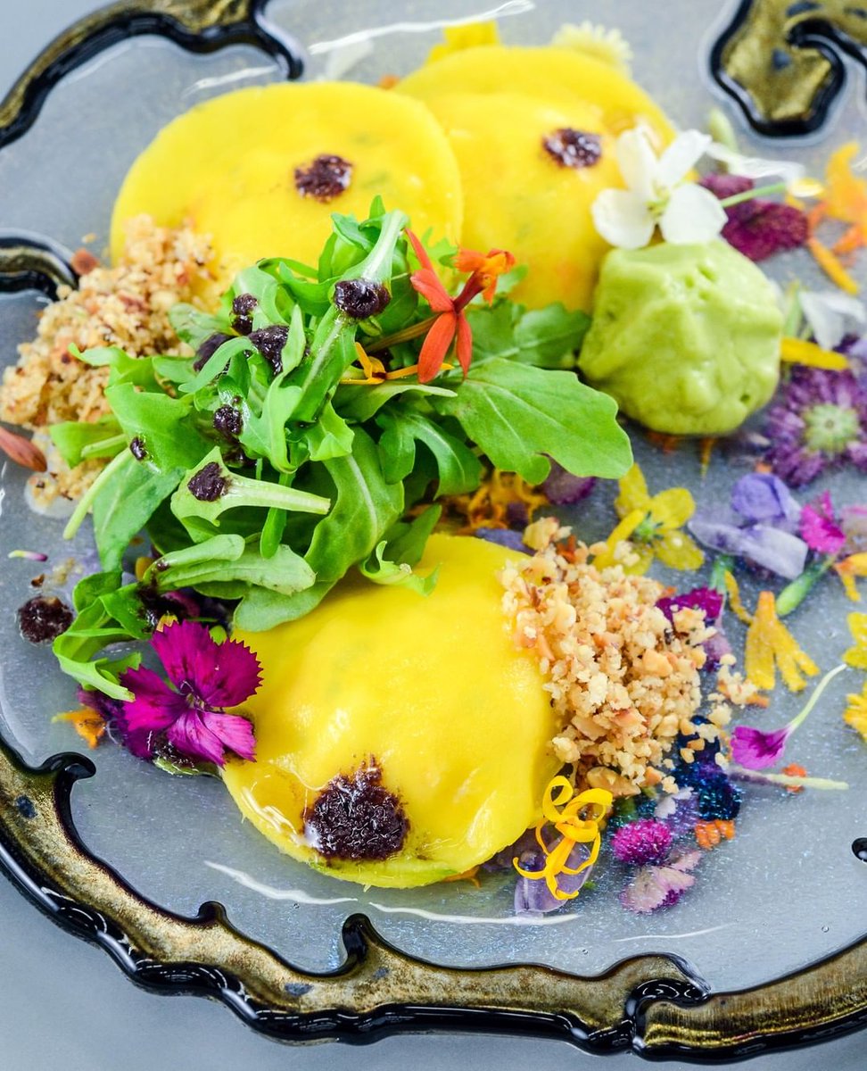 Hosting your event in Greater Fort Lauderdale provides access to out-of-the-ordinary culinary options. No more boring boxed lunches! bit.ly/2KMRSkH 

 (📸: <a href="/ajoywallace/">A Joy Wallace</a> on IG) #MeetLauderdale