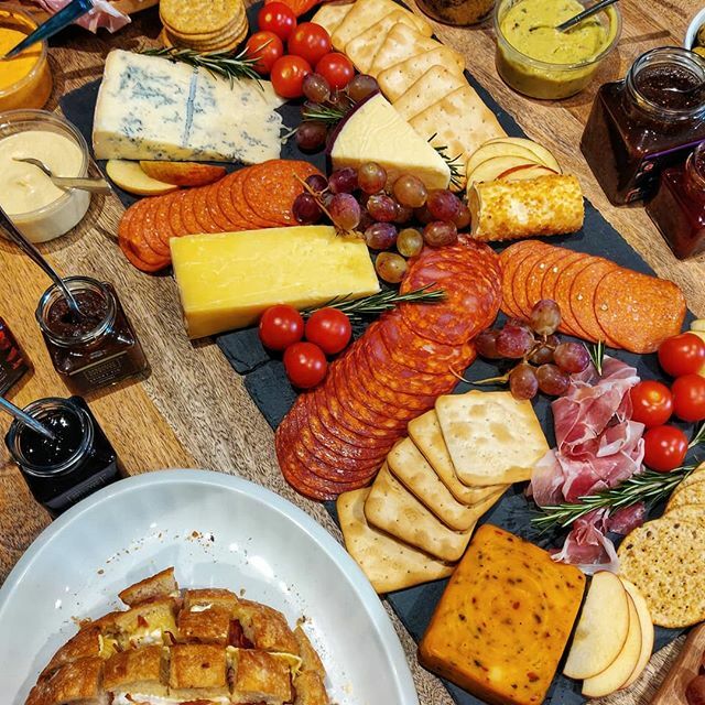 Merry Cheesemas! 🧀 🎄

Not a bad Friday at work at all.. 😋

#cheesemas #cheeseplatter #cheeseboard #foodies #foodbloggers #fdbloggers #foodstagram #foodbloguk #bournemouthbloggers #bournemouthfoodies #bournemouth #agencylife #fridayfeeling ift.tt/34XLizW