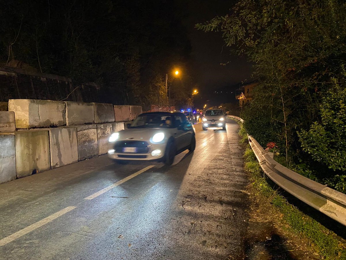 StradeAnas's tweet photo. ✔#Liguria #SS225 della Fontanabuona riaperta al traffico a Carasco 🚙🚗🚚

👷‍♂️Rocciatori e tecnici #Anasinazione dall’alba per i sopralluoghi sul versante, disgaggio e rimozione dei detriti dalla sede stradale https://t.co/unfixz7KeD