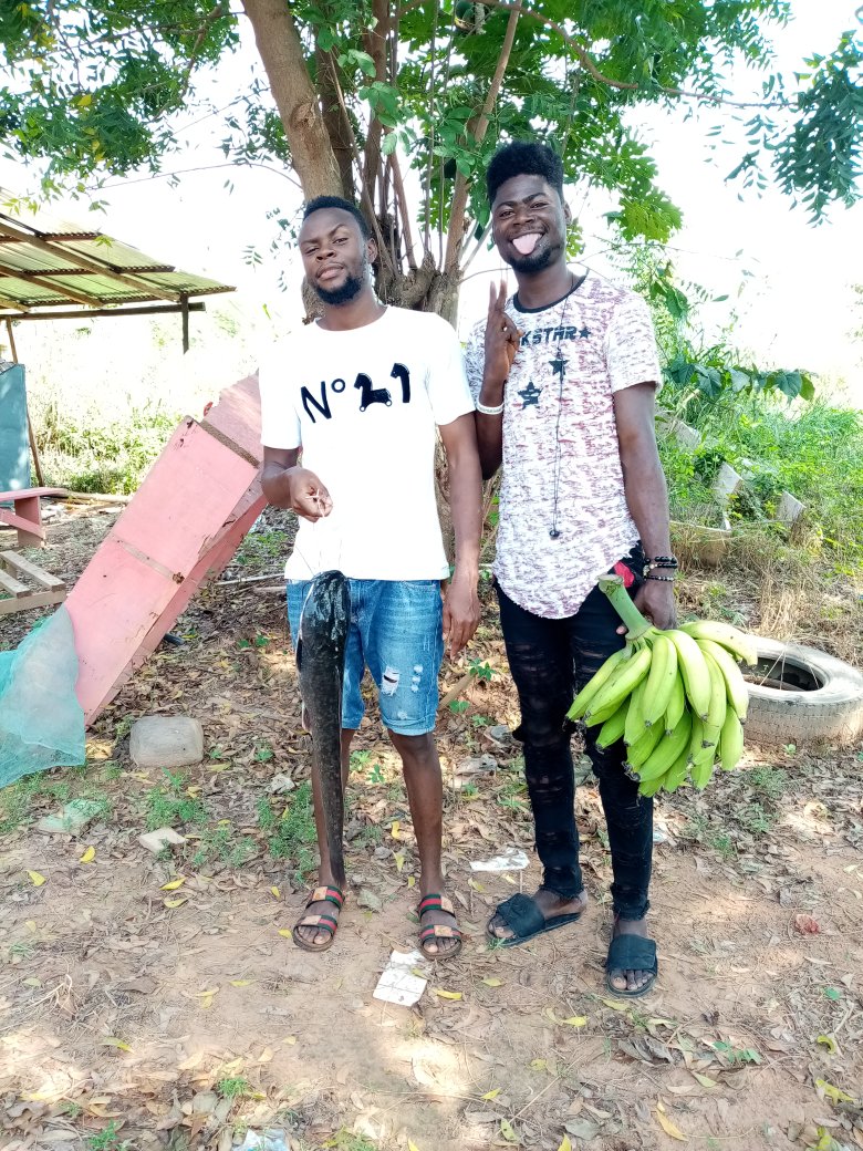 _freemilez's tweet image. My #WeMetOnTwitter 😜😛

Not every time RELATIONSHIP
FRIENDSHIP is goals too 💪

Got connected to a 🇳🇬 in 🇬🇭 @poxitive1 Nigga has pamperd my destiny with food. I'm no longer proud of my stomach😂 The only item missing here is CIROC 😢

#TachaFierceXCirocRedberry
#TachaXSOKLounge