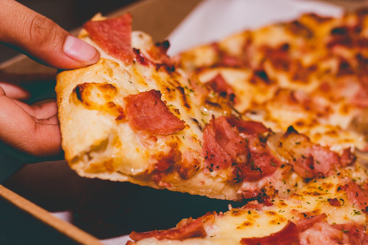bydaylife's tweet photo. Daily SDI (#SimpleDinnerInspiration)
Homemade pizza!
EZ Shopping list: Pizza dough &amp; sauce, mozzerella, parmesan, desired toppings.
---
Making #dinner every night is HARD! We send daily SDIs cuz every idea helps. Sched this meal w/ a single drag within your ByDay "Meals" section https://t.co/PWvC3eLdYR