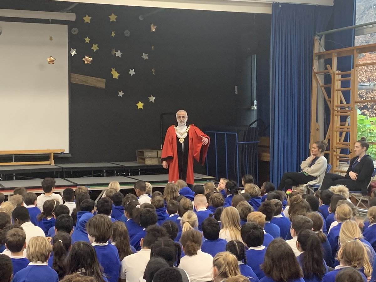 groveparksch's tweet photo. @tonylouki thank you so much for visiting @groveparksch as part of our #charitiesweek ! We loved hearing about your passion for our wonderful community and for local charities! What an inspiration! #inspiringeachother #outwardgrowth https://t.co/xtSGxREmtc