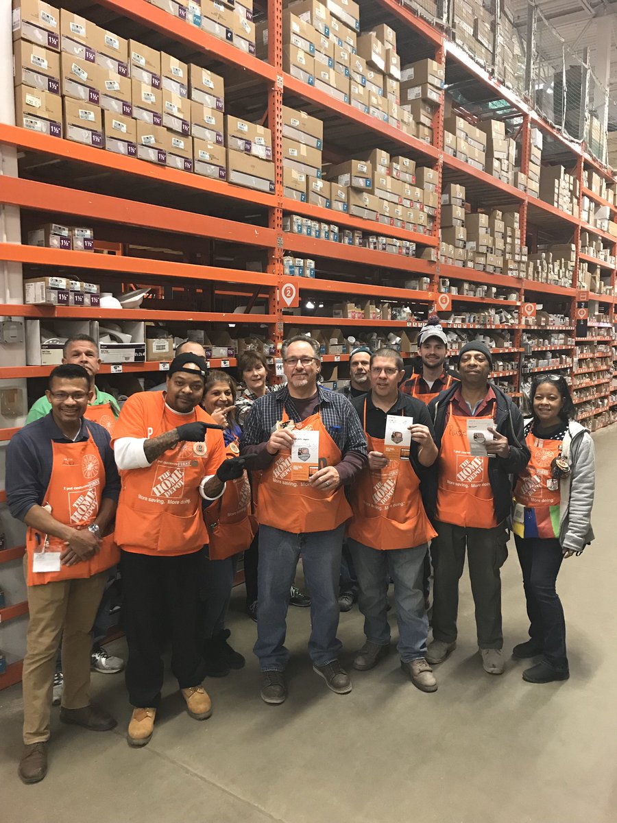 YolandaFoster18's tweet photo. 4114 Opening morning meeting in D26. Congrats Nick, John & Russ for their milestones. Great job Jodd for filter PK! #AmMeeting @CornelyJohn @dennison_bryan @okello163 @Lena_0623 @CraigSampson04 @Lena_0623 @chrissy_m78 @ROBINSDSPVR4114 https://t.co/9vYeS6Dk5k