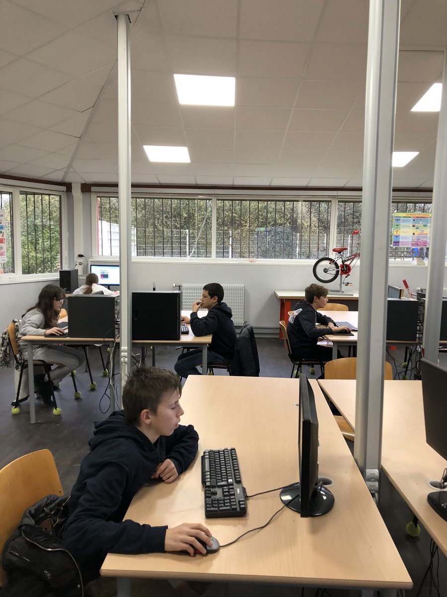 mr_fort's tweet image. Aujourd’hui c était le #concourscastor au collège de Lavardac. Les résultats en fin de semaine et on attaque en suivant le concours #algorea. @ConcoursCastor @BordeauxDane