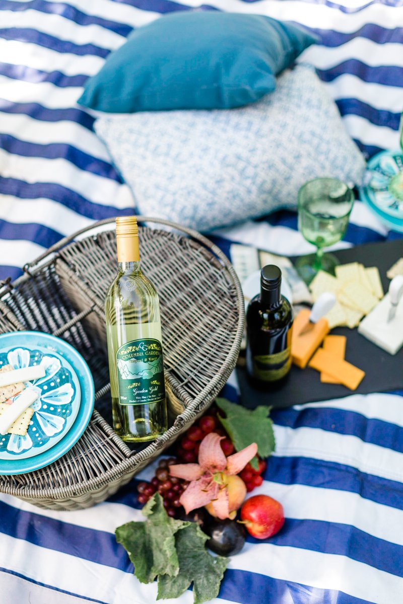 Look for us at the Winter Market tomorrow at the Miner's Hall in Rossland from 12-4pm. While you're shopping for Christmas consider our best-selling Garden Gold which pairs perfectly with turkey and cranberry for your Christmas dinner. #wine #bcwine #buylocal #rossland #trailbc