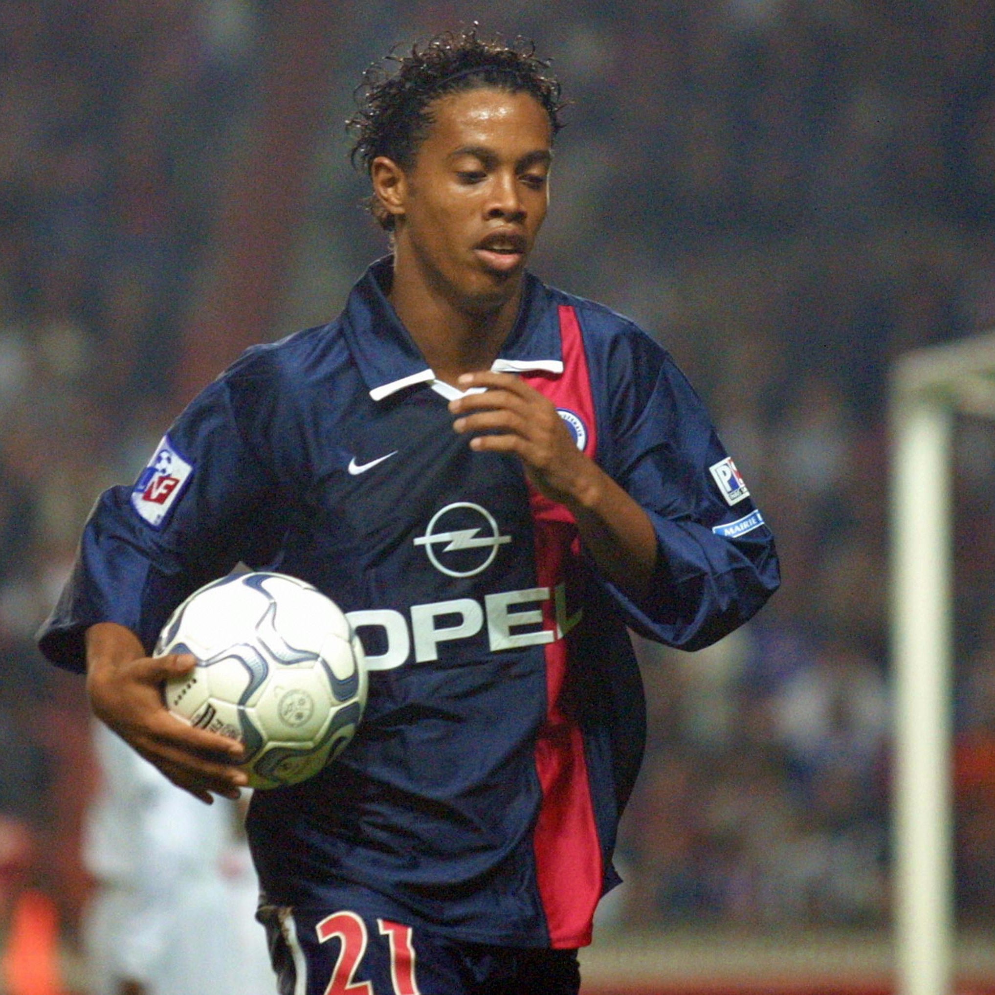 doe alstublieft niet Chirurgie exotisch Cult Kits on X: "PSG Ronaldinho 2001/02 home shirt by @Nike  https://t.co/59hev1LnZe https://t.co/SztgdiKhUM" / X