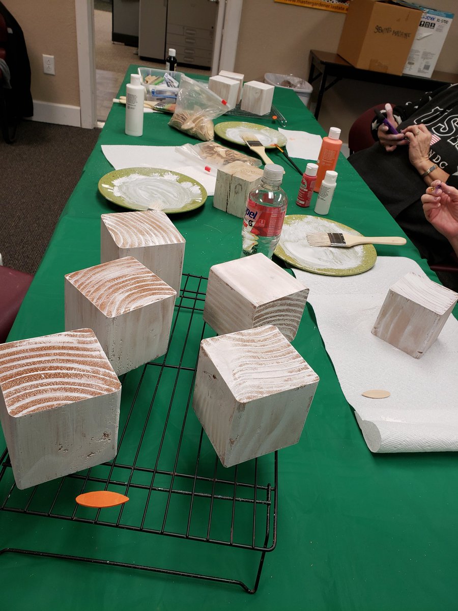 cpthom11's tweet photo. Holiday crafting with my peeps at the Fayette @ISUExtension office!! Happy holidays! ⛄ https://t.co/jaozbAZwSV