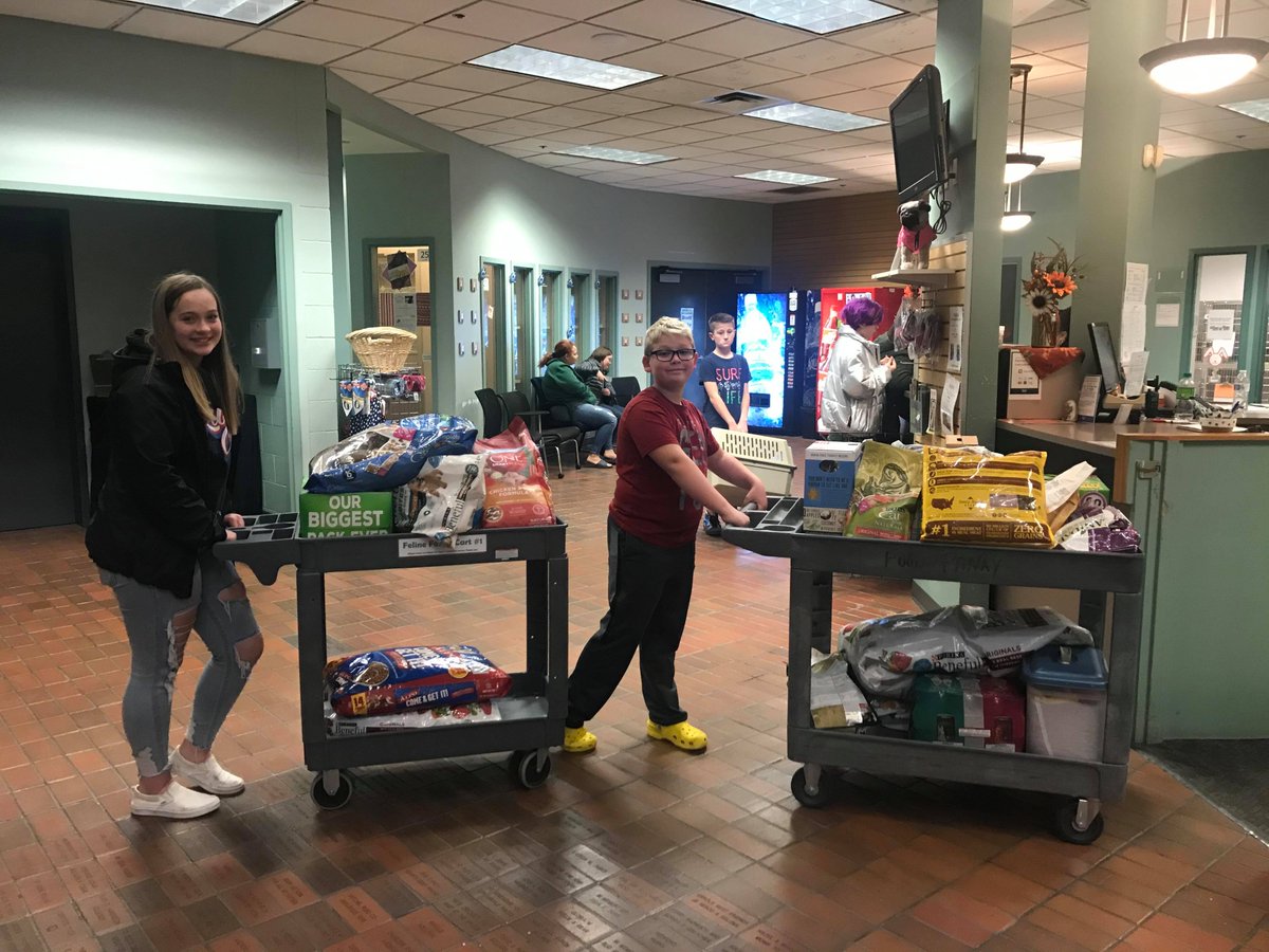 Here's your #FridayFeelGood! Danica & her bro stopped by earlier this week to donate over 349 pounds of dog food & 122 cans of cat food to our Pet Food Pantry. 😻 This is Danica's 4th annual drive to help us stock our Pet Food Pantry shelves for those in need! You rock, Danica!