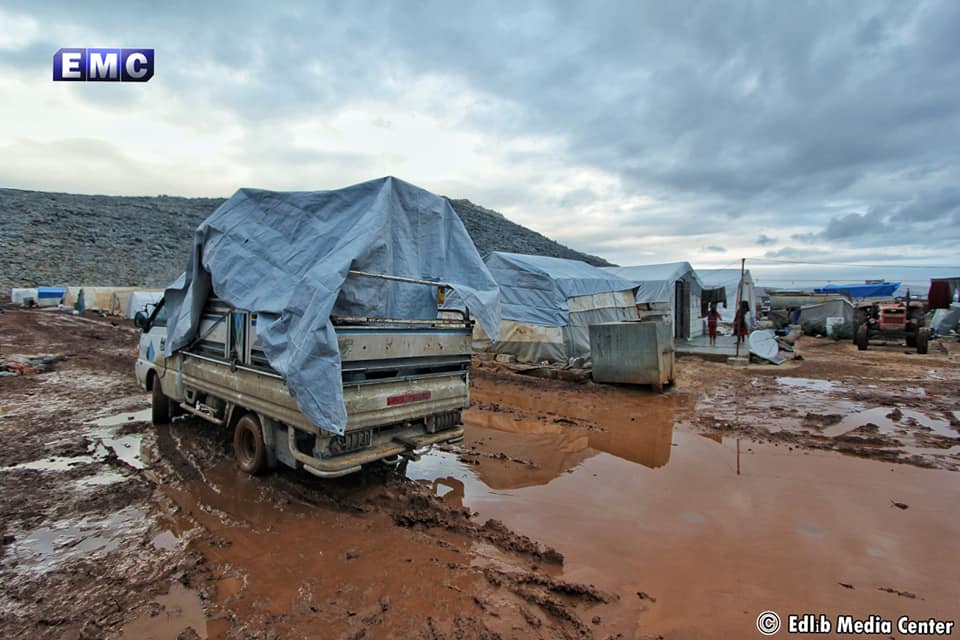QalaatAlMudiq's tweet photo. #Syria: like every winter, refugees living in disastrous conditions in makeshift camps on Turkish border (N. #Idlib). https://t.co/k9pXB3aQzh