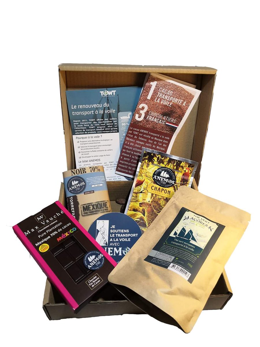 TOWindTransport's tweet photo. #Noël bas-carbone sous le signe d'#Anemos : offrez le coffret-cadeau #TheAnswer, exclusif !
3 tablettes de chocolat #beantobar, les fèves du cacao originel, le thé vert des Açores et LE sticker "je soutiens le transport #àlavoile" et la doc 👉 19,90€ !
https://t.co/eZ4B4lBDsl https://t.co/gXUf8mT3IN
