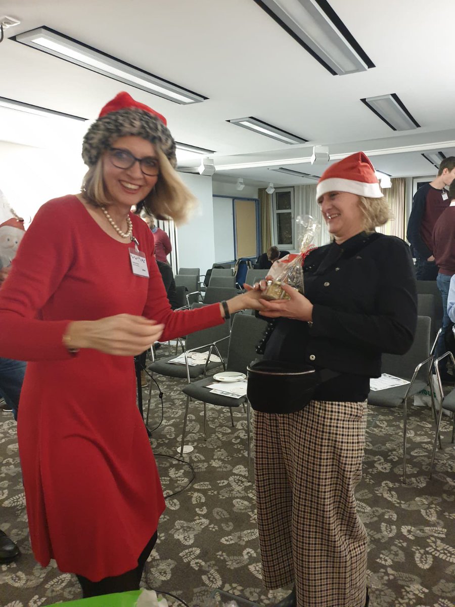 StephaniaBock's tweet photo. #imbus wir haben Spaß auf der Imbus Rheinland #Weihnachtsfeier https://t.co/hjNU17cOAN