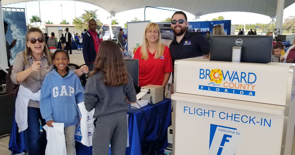 FLLFlyer's tweet photo. It's just "plane" fun today, &amp; educational too as dozens of #SouthFlorida students get a chance to learn about #FLL &amp; #aviation career paths/opportunities on #SchoolDay of @CityofMiramar's 3rd Annual #MayorWayneMessam #AviationExpo, #MiramarRegionalPark #TeamBCAD  @BrowardCounty https://t.co/Nms4HEdEu9