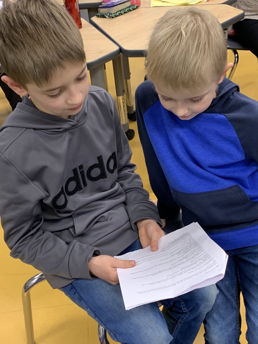 msgembarasclass's tweet photo. Thanks @MrsJohnsonRidge for coming to our Realistic Fiction Publishing Party! So fun reading to our younger siblings! @D59Ridge https://t.co/7f6DkjmEqu