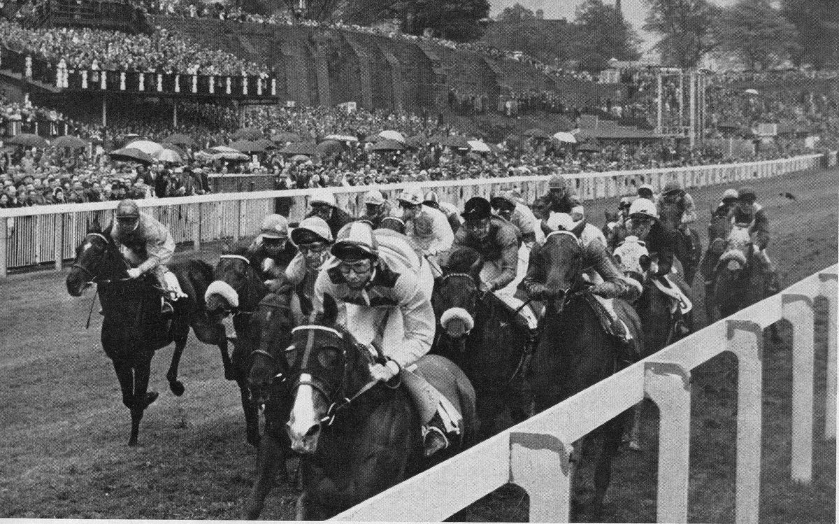 ChesterRaces's tweet image. #FlashBackFriday to 1966 and the nail biting final furlong of the #ChesterCup race 🏆#ChesterRaces #FBF