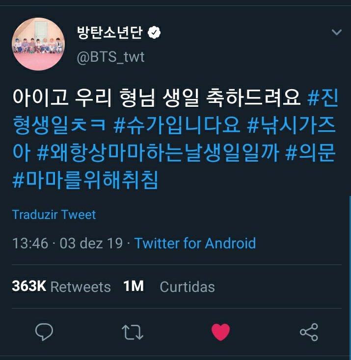 KingSeokjinBr's tweet photo. O tweet de Suga, por outro lado, é exatamente como ele: direto, doce, engraçado e sem trocadilhos. "Ah, nosso hyungnim", escreveu. “Desejo-lhe feliz aniversário #JinHyungBirthdayCongrats #ItsSUGA #LeeetsGoFishing #WhyIsItYourAnniversaryAlwaysOnMAMA #AQuestion #SleepingForMAMA” https://t.co/0kpRGa9v0x