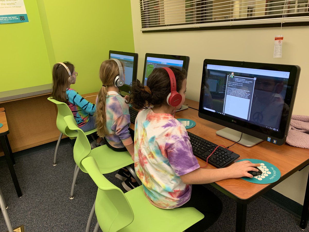 21stStacy's tweet image. It’s our last #hourofcode event for 2019 but in truth every week @Davis_Academy is infused with coding! #davis4 #beyondhourofcode @codeorg #CSEdWeek #coding