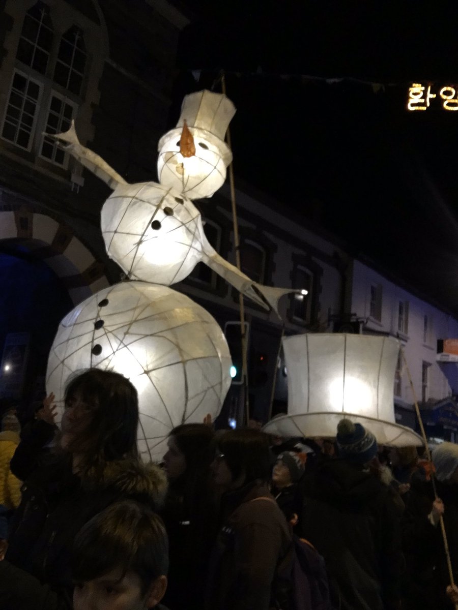 GICeredigionYS's tweet image. Noson dda yn y gorymdaith llusernau yn Aberteifi - pawb di joio mas draw🎩⛄️  Diolch @theatrbydbychan 

Great evening at the lantern parade in Cardigan - everyone thoroughly enjoyed🎩⛄️ Thanks @theatrbydbychan