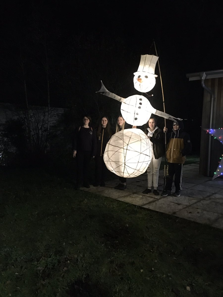 GICeredigionYS's tweet image. Noson dda yn y gorymdaith llusernau yn Aberteifi - pawb di joio mas draw🎩⛄️  Diolch @theatrbydbychan 

Great evening at the lantern parade in Cardigan - everyone thoroughly enjoyed🎩⛄️ Thanks @theatrbydbychan