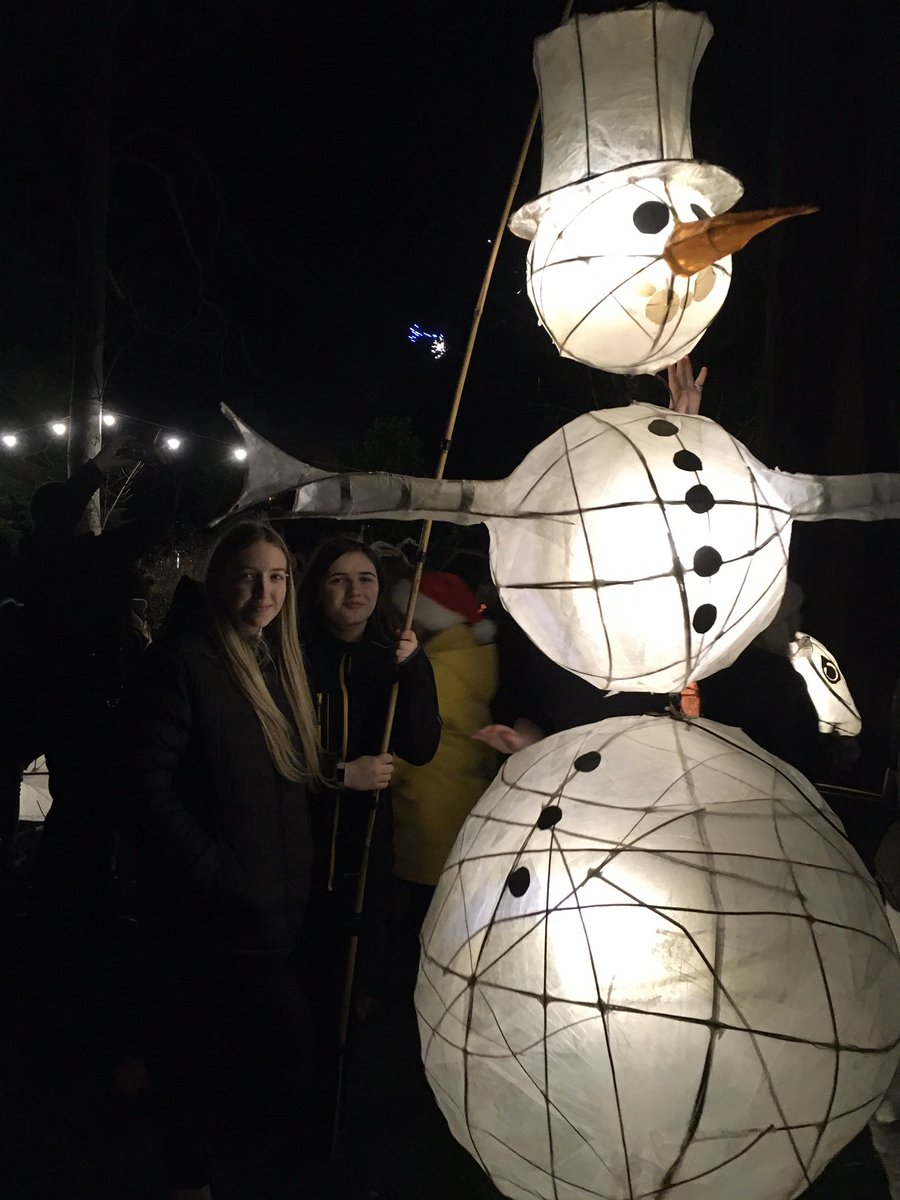 GICeredigionYS's tweet image. Noson dda yn y gorymdaith llusernau yn Aberteifi - pawb di joio mas draw🎩⛄️  Diolch @theatrbydbychan 

Great evening at the lantern parade in Cardigan - everyone thoroughly enjoyed🎩⛄️ Thanks @theatrbydbychan