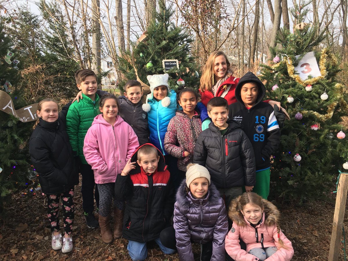 Mrs_Mooney7's tweet photo. “It’s A Small World After All” 4th grade had fun decorating our Going Global tree on the Holiday Trail! Check it out to learn some neat holiday facts about different countries and cultures! #goingglobal #itsasmallworldafterall #fantasticfourths #gofourthandconquer @FSDVikings https://t.co/3Fhz3w3TaC
