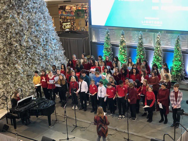 EPCMS's tweet photo. Central Singers performed at Mall of America today. https://t.co/2EIGgCE7sn