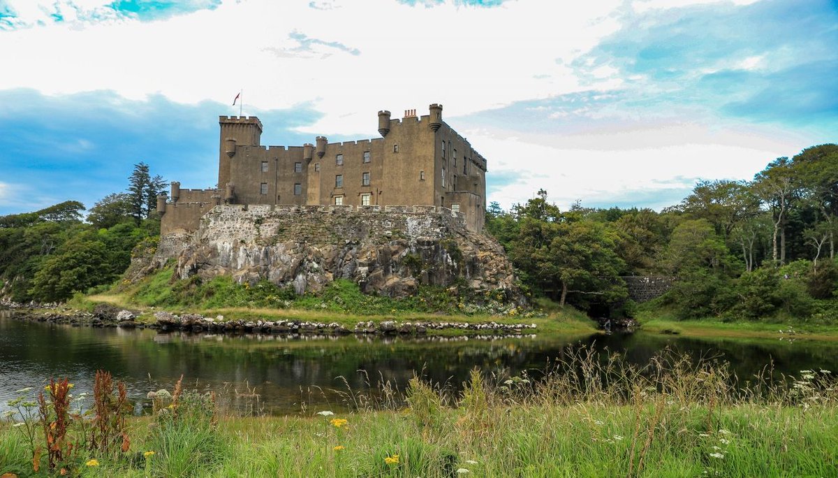 acmacleods's tweet photo. Castles that have been owned by the Clan MacLeod have included Dunvegan Castle, a mile north of the village of Dunvegan on the Skye, dates from the fourteenth century and originally stood on an island. It is the seat of the chief of Clan MacLeod #PreodToBeAMacLeod https://t.co/gE6SpbomZA
