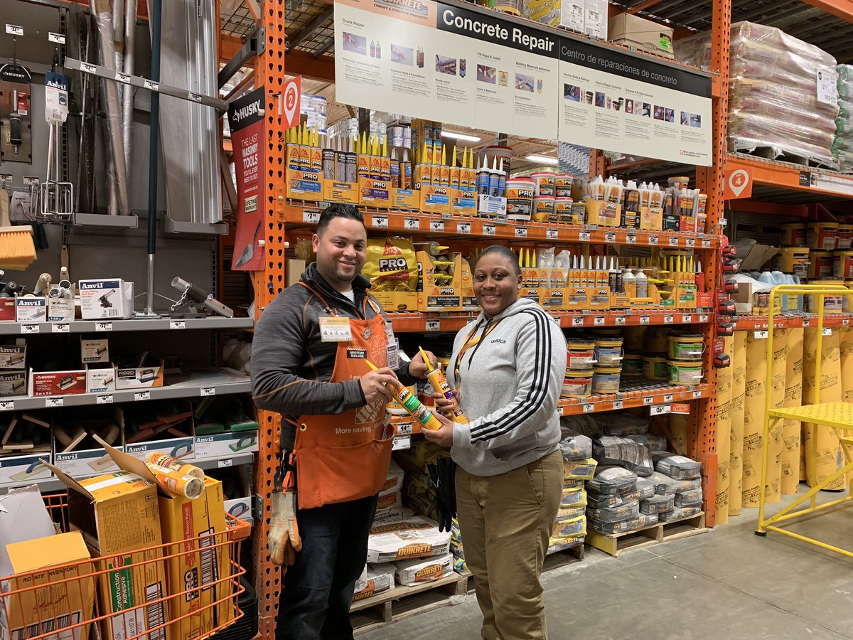 ChynnaProH's tweet photo. At THD New Milford CT with ASM Adonis here to give his best Pro Contractors our Christmas giveaway @Sika_USA @Monica_Lindsey1 https://t.co/wQRTi6cmKX