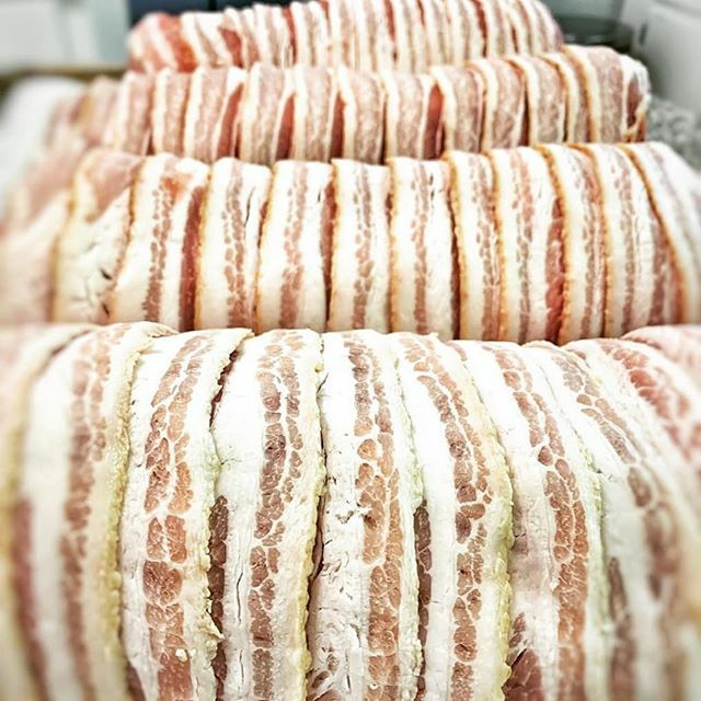 CanadianFoodies's tweet photo. Wuuuut!
#Repost @theslycook ・・・ Festive pork roulade, the first batch of these bacon laced beauties for tomorrow evenings dinner. Pure pork goodness, filled with cranberry and orange stuffing wrapped in applewood smoked bacon.
..
..
..
..
..
#cheflif… https://t.co/nQntUelqUo https://t.co/700N49amZc