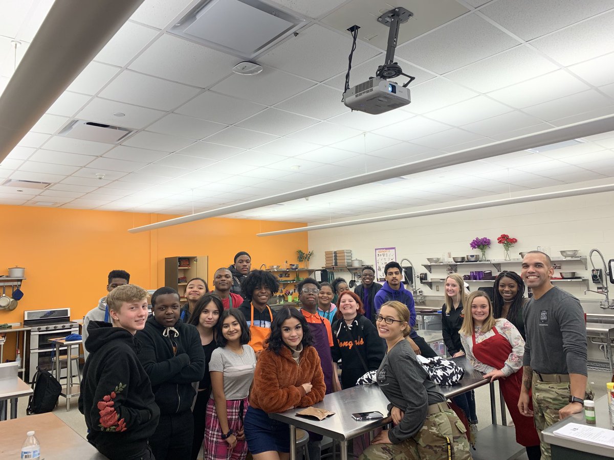 PehsArts's tweet photo. 7th period army strong chefs! https://t.co/Yi7ekOfoyP