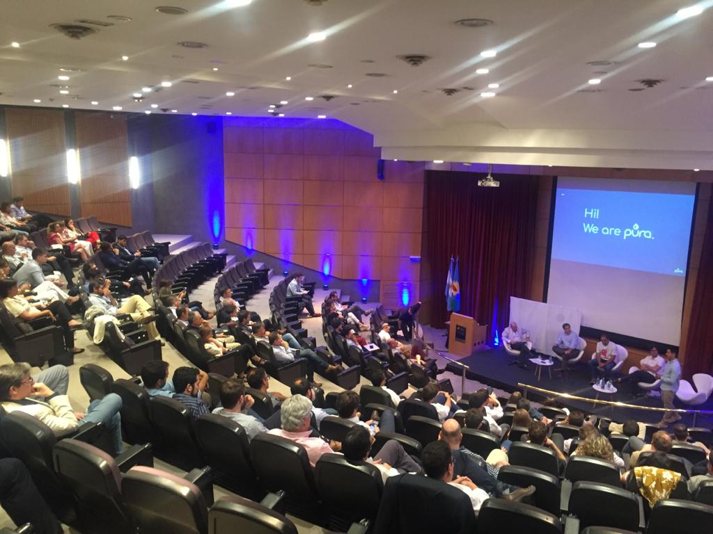 IAE_Austral's tweet photo. Graduación #DPMEIAE 2019. Un trayecto de formación, profesionalización y aprendizaje para dueños, socios, gerentes generales y directivos que tienen a su cargo las decisiones más importantes de sus empresas #PymesIAE #IAEBS https://t.co/dlnpcy2YWW