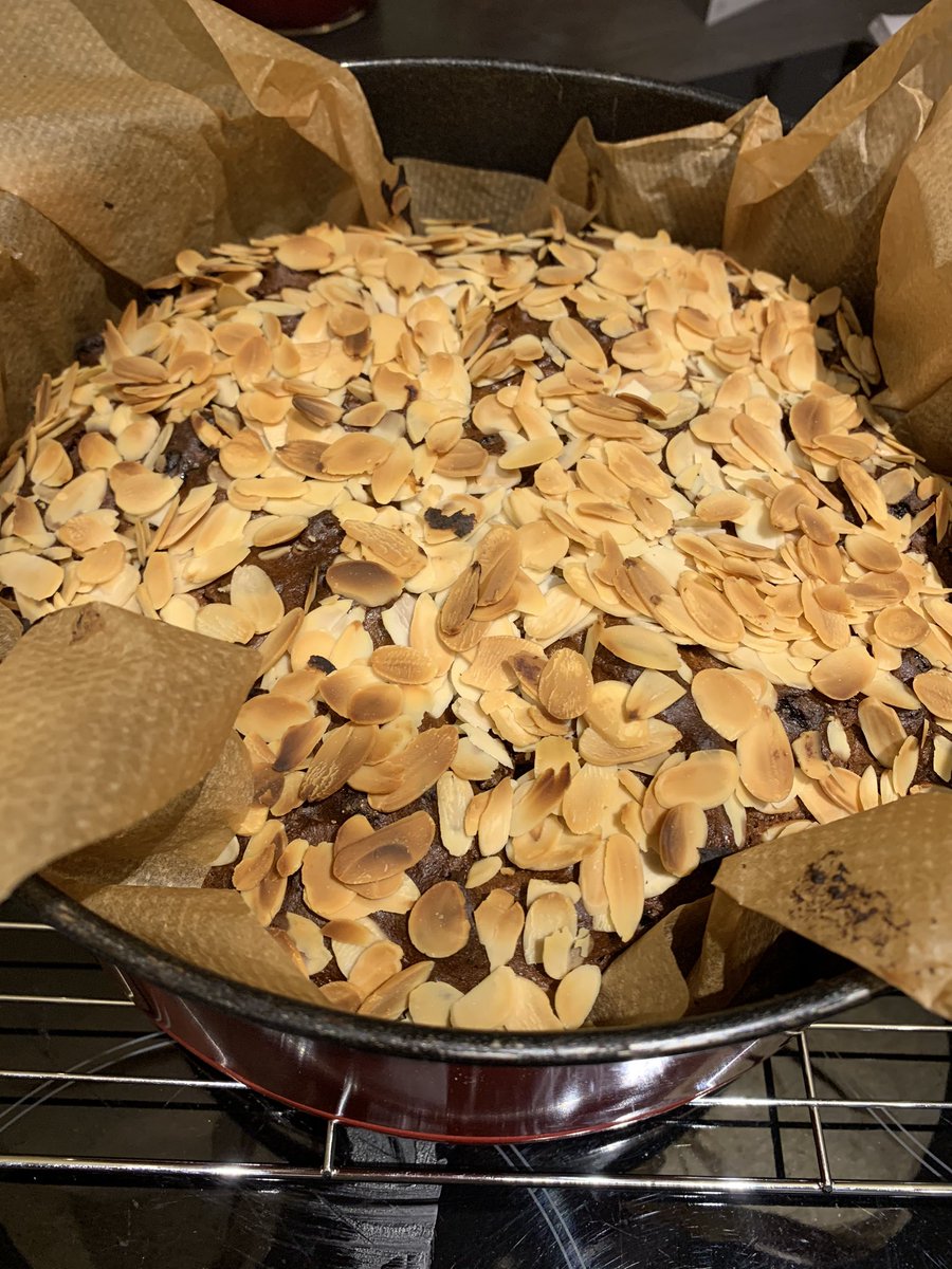 3bearscookery's tweet image. Fruit Cake just out of the oven 😋 made by my daughter 🥰 #fruitcake #kidsbaking #chefinthemaking #yummy