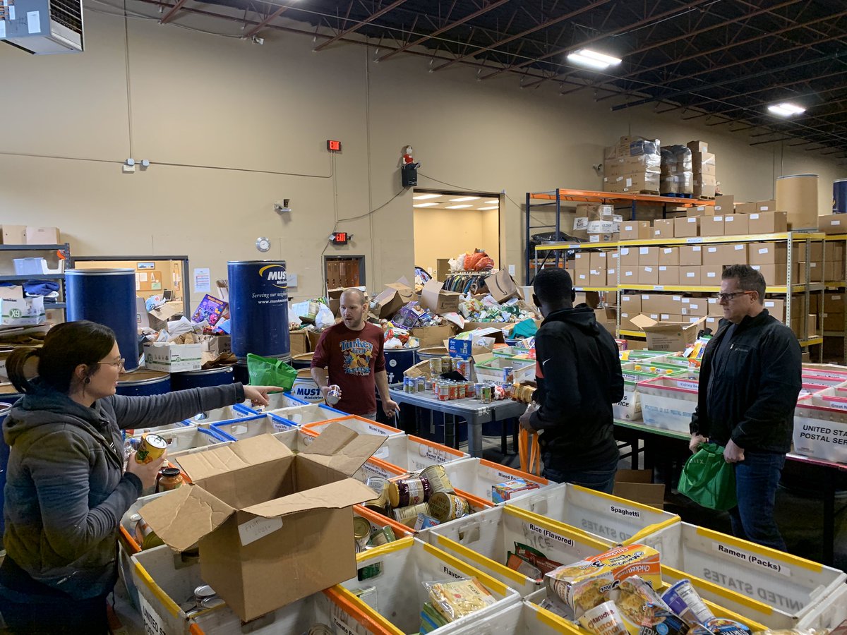 Aarons_Tech's tweet photo. The #mobile team took a trip to @MUSTMinistries and sorted and boxed food! #volunteering https://t.co/c1RAZP0ptJ