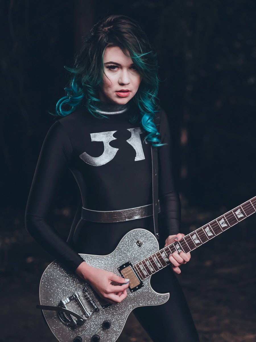 NEW VIDEO: Phantom (Official Music Video) 🖤👻🖤

LINK: youtu.be/cV1ecSokIE0

RT and imma follow you