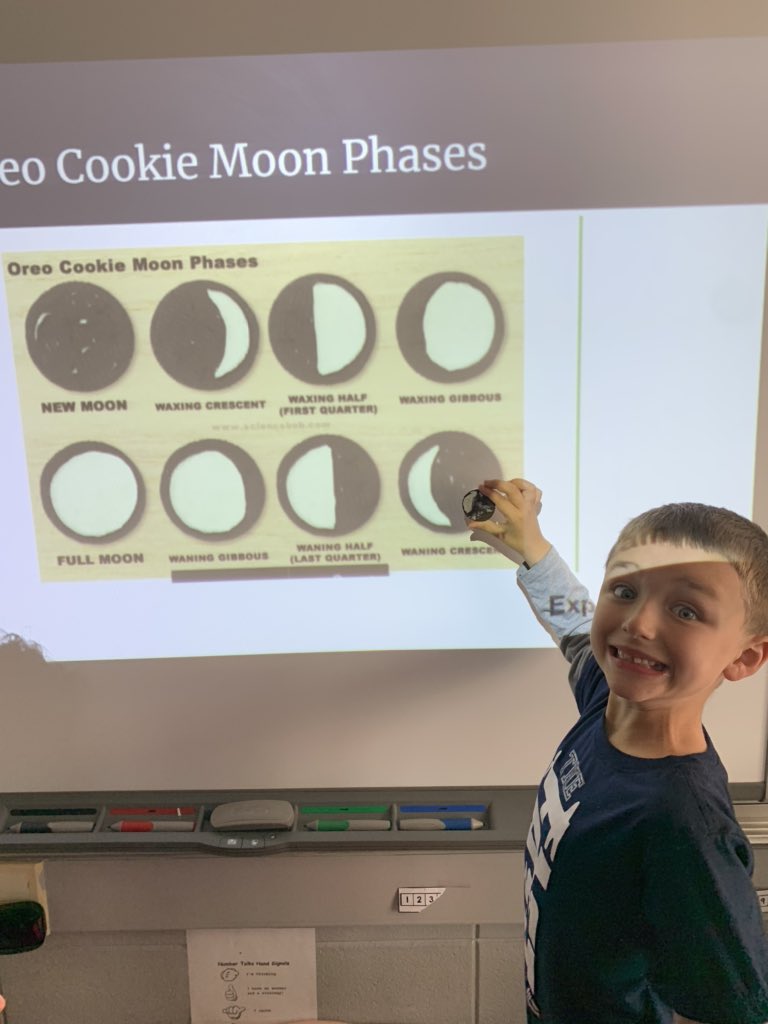 Ms_EmBiondo's tweet photo. It’s always fun to learn with a sweet treat on a Friday!! Oreos were the perfect tool to use to create our moon phases. 🌚🌗🌖 #isdfirst https://t.co/QlJN6fNJqm