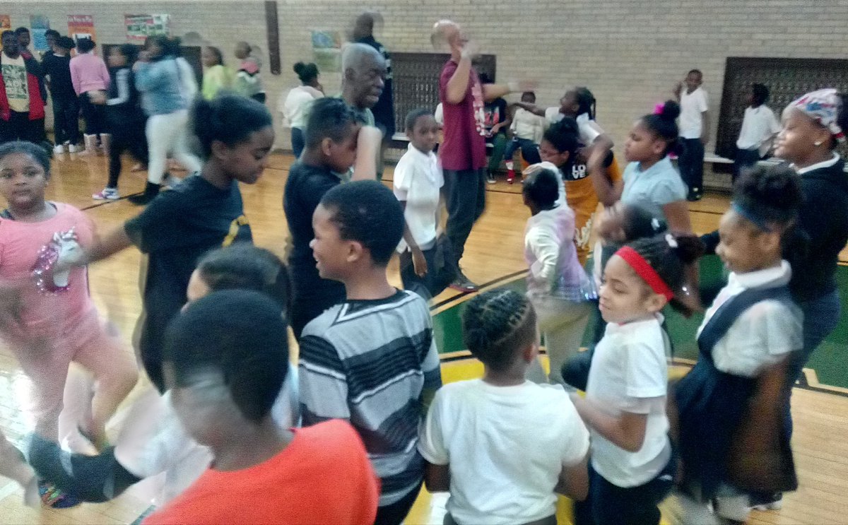 Network13T's tweet photo. Ms. Sharon Wood led our Mount Vernon School Beta Club in collecting toys for the Catholic Charities of Chicago to support their Celebration of Giving Toy Drive!  They then hosted a Holiday Sock Hop to celebrate. Amazing cause, amazing sponsor, amazing students!  Way to go! https://t.co/BhyP4lOLOo