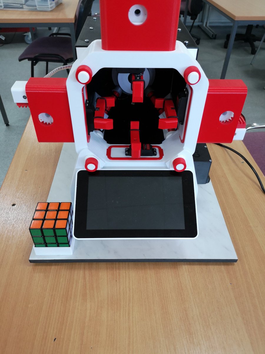 Vlastimil_Hovan's tweet photo. Finally got this one working in most of different light conditions. Direct sunlight is still an enemy 🤪😁 #rubixcubesolver #otvinta #3Dprinted https://t.co/1ICOZ1huxE