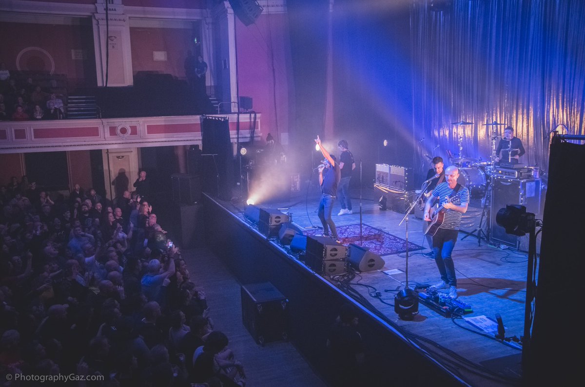 PhotographyGaz's tweet photo. More shots of the awesome @shedseven live at @KingGeorgesHall @Ricktw1tter @badstonejoe @TomGladwin2 @AlanShed @LeonBanks
#shedcember #fantographer π· https://t.co/bEAFXt5vTm