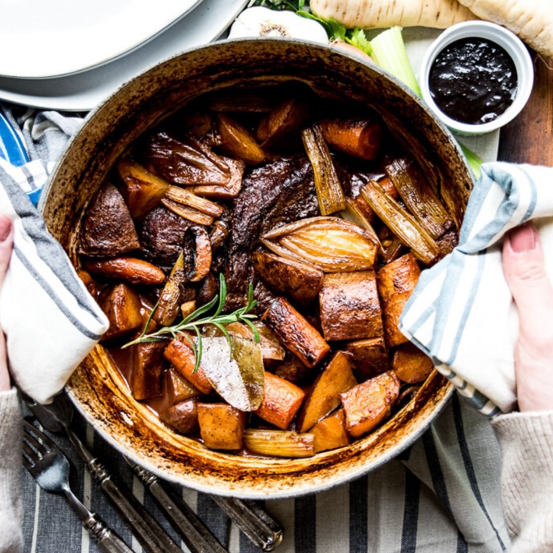 localcrate's tweet photo. These LC kits just hit shelves at @kowalskismarket! They’re perfect for those busy nights when you don’t have time to meal plan.
💙Chicken Grain Bowl with Roasted Sweet Potato &amp; Kale Pesto 
💙Weeknight Chicken Pad Thai 
💙Beef Pot Roast with Roasted Vegetables by @gavinkaysen https://t.co/OHxV7vM9Q1