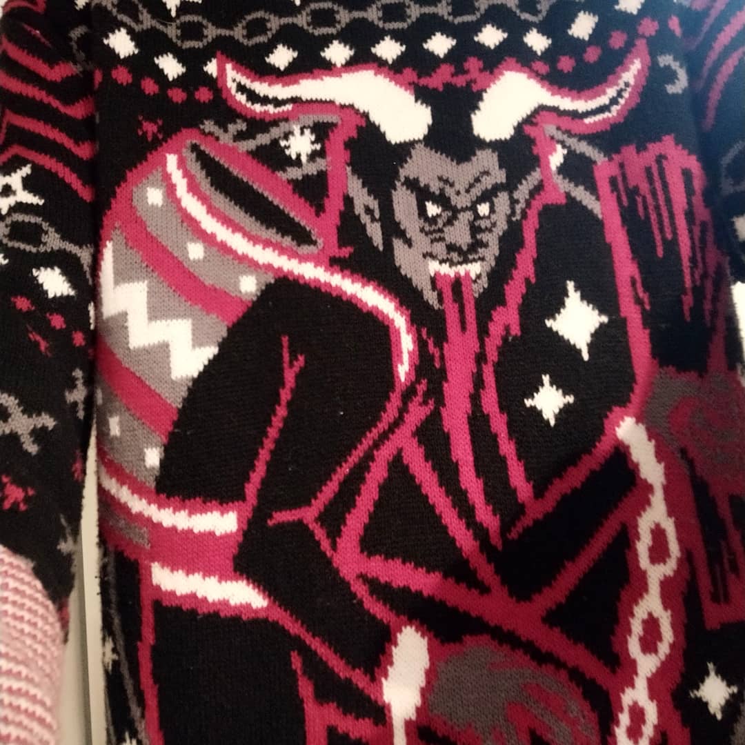 _Rosae_'s tweet photo. Aujourd'hui, à l'occasion de la Saint Nicolas, j'ai fait une fournée de Manneles dont des maideles avec une jupe ☺️
J'ai mis mon pull à l'effigie du Hans Trapp alias Père Fouettard alias Krampus
#mannele #SaintNicolas #SaintNicholas #Krampus #hanstrapp #mannala https://t.co/k9FXq189AU